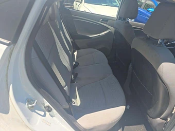 2016 Hyundai Accent SE Sedan – miniatura 16