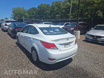 2016 Hyundai Accent SE Sedan – miniatura 2
