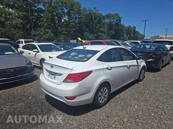2016 Hyundai Accent SE Sedan – miniatura 3