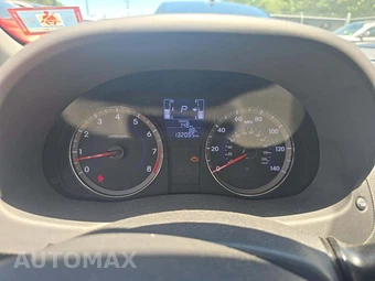 2016 Hyundai Accent SE Sedan – miniatura 9