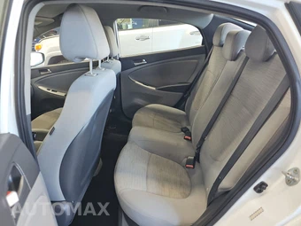 2016 Hyundai Accent SE Sedan - miniatura 13