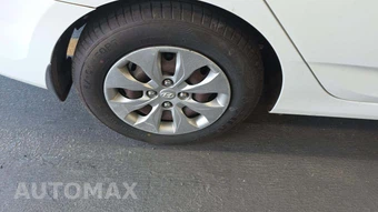 2016 Hyundai Accent SE Sedan - miniatura 32