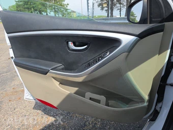 2016 Hyundai Elantra GT Hatchback – miniatura 9