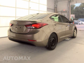 2016 Hyundai Elantra SE Sedan – miniatura 4