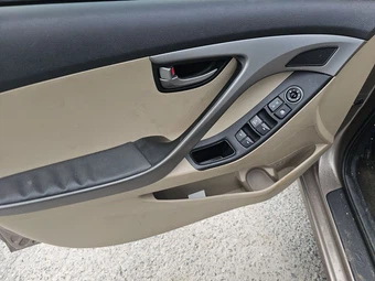 2016 Hyundai Elantra SE Sedan – miniatura 9
