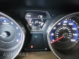 2016 Hyundai Elantra SE Sedan – miniatura 12