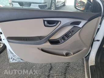 2016 Hyundai Elantra SE Sedan – miniatura 9