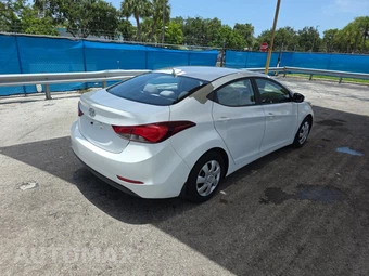 2016 Hyundai Elantra SE Sedan – miniatura 4