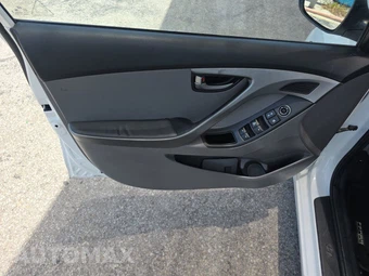 2016 Hyundai Elantra SE Sedan – miniatura 9