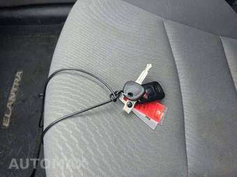 2016 Hyundai Elantra SE Sedan – miniatura 5