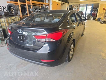 2016 Hyundai Elantra SE Sedan - miniatura 3
