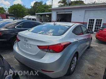 2016 Hyundai Elantra SE Sedan – miniatura 3