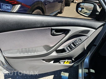 2016 Hyundai Elantra SE Sedan - miniatura 9