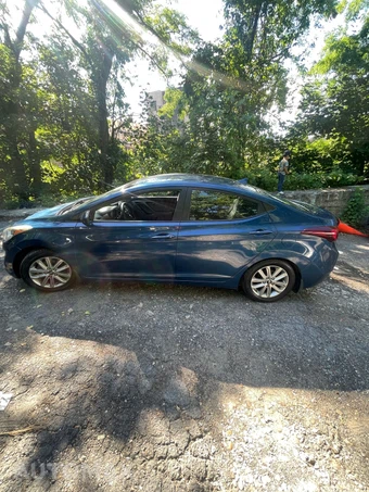 2016 Hyundai Elantra SE Sedan - miniatura 3