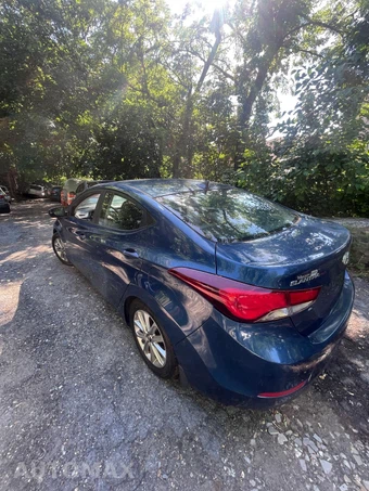 2016 Hyundai Elantra SE Sedan - miniatura 4