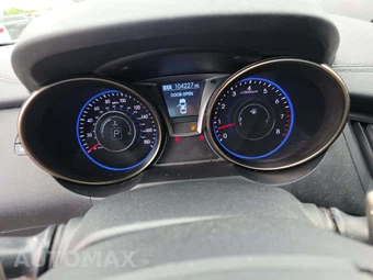 2016 Hyundai Genesis Coupe 3.8 w/Black Interior – miniatura 9