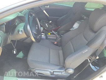 2016 Hyundai Genesis Coupe 3.8 w/Black Interior – miniatura 7