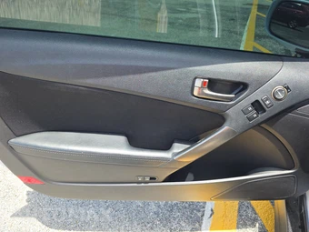 2016 Hyundai Genesis Coupe 3.8 w/Black Interior – miniatura 9