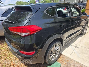 2016 Hyundai Tucson SE – miniatura 3