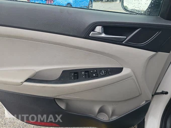 2016 Hyundai Tucson SE – miniatura 9
