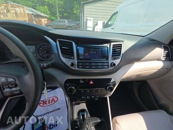 2016 Hyundai Tucson SE – miniatura 10