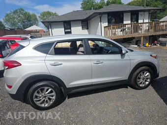 2016 Hyundai Tucson SE – miniatura 4