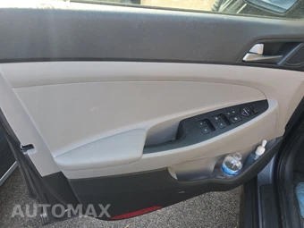 2016 Hyundai Tucson SE – miniatura 9