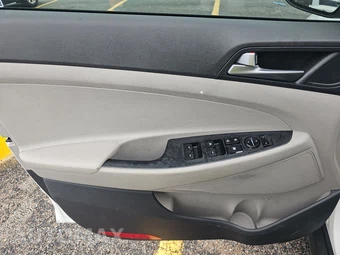2016 Hyundai Tucson SE – miniatura 9