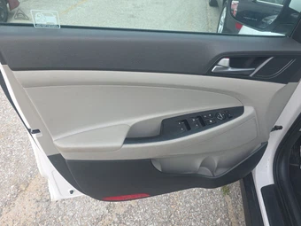 2016 Hyundai Tucson SE - miniatura 9