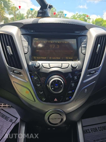 2016 Hyundai Veloster – miniatura 10