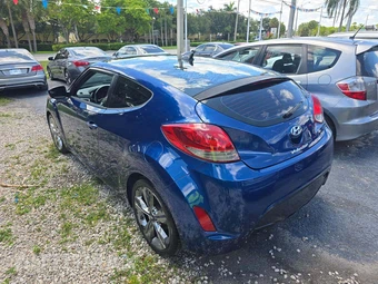 2016 Hyundai Veloster – miniatura 2
