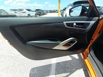 2016 Hyundai Veloster – miniatura 9