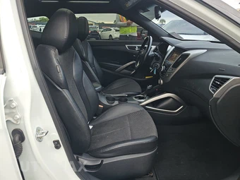 2016 Hyundai Veloster – miniatura 8