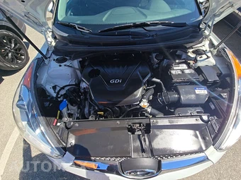 2016 Hyundai Veloster – miniatura 15