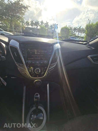 2016 Hyundai Veloster – miniatura 8