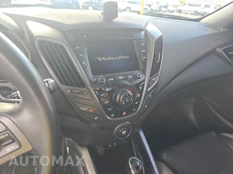 2016 Hyundai Veloster Turbo – miniatura 11