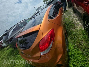 2016 Hyundai Veloster Turbo w/Orange Accent - miniatura 14