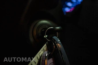 2016 Hyundai Veloster w/Yellow Accent - miniatura 15