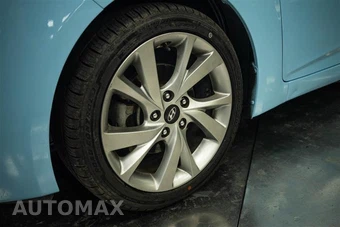 2016 Hyundai Veloster w/Yellow Accent - miniatura 3