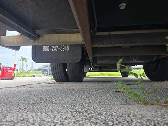 2016 Isuzu NPR HD Base Low Tilt – miniatura 13