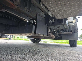 2016 Isuzu NPR HD Base Low Tilt – miniatura 14