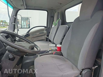 2016 Isuzu NPR HD Base Low Tilt – miniatura 6