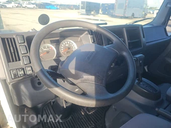 2016 Isuzu NPR - miniatura 10