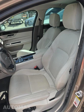 2016 Jaguar XF Prestige – miniatura 13