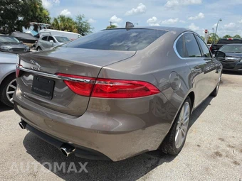 2016 Jaguar XF Prestige – miniatura 4