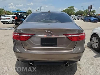 2016 Jaguar XF Prestige – miniatura 5