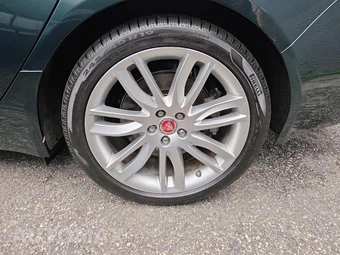 2016 Jaguar XF Prestige – miniatura 11