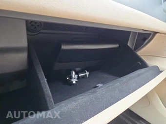 2016 Jaguar XF Prestige – miniatura 20