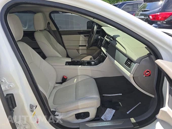 2016 Jaguar XF Prestige – miniatura 8