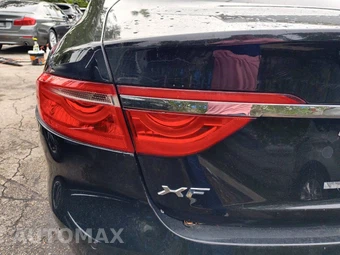 2016 Jaguar XF Prestige – miniatura 20